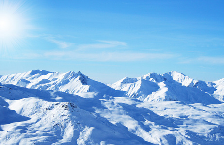 在阿尔卑斯山冬季体育滑雪度假