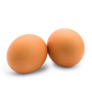 鸡蛋是两个孤立的白色背景