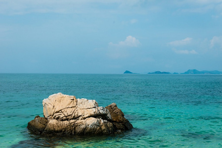 美丽的海滩上罗勇府，泰国的海湾