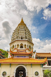槟城的1万佛塔, 位于槟榔寺寺建筑群中。据说是马来西亚最大的佛教寺庙。