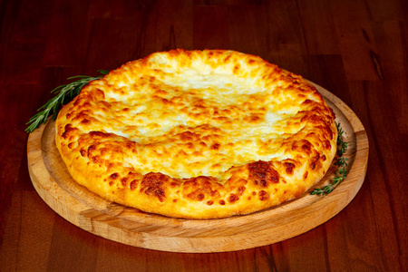 传统的高加索热 Khachapuri