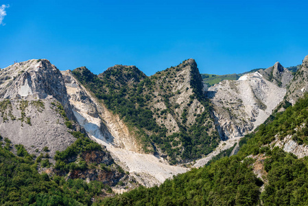 Apuan 阿尔卑斯山 卑出发 与著名的大理石采石场 Carrara 白色大理石。托斯卡纳，托斯卡纳，意大利欧洲