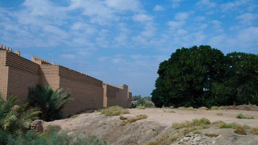 伊拉克希拉部分恢复的巴比伦废墟墙
