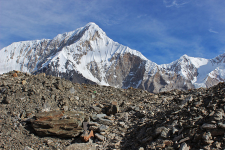 吉尔吉斯坦高尔基峰值 6050 米