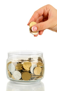 保存，女性的手将一枚硬币放入玻璃樽上白色隔离
