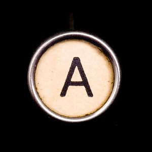 古董打字机完成字母表上的一个按钮