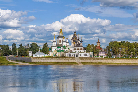 俄罗斯大诺夫 Ustyug Sukhona 河大诺夫 Ustyug 大教堂法院的看法
