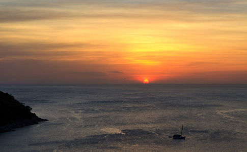 拉威普吉岛美丽的日落