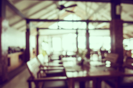 抽象模糊和弥散餐馆和咖啡馆内部为背景复古过滤器