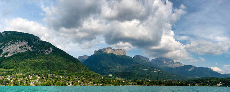 法国阿尔卑斯山的 江湖 观