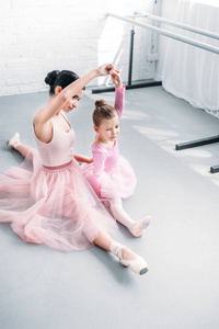 芭蕾教师的高视角观与小学生在芭蕾舞学校的训练