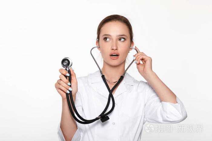 女医生用听诊器照片-正版商用图片05zkw8-摄图新视界