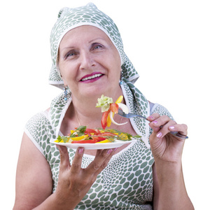 成年女性吃新鲜的蔬菜沙拉