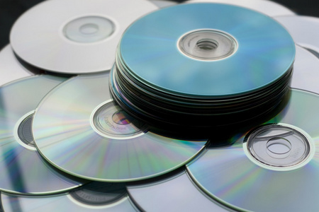 堆的几个光盘 cd