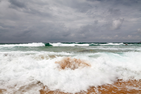 风雨如磐天在 guincho 海滩附近里斯本，葡萄牙卡斯卡伊斯