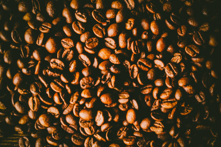 咖啡豆在表格背景