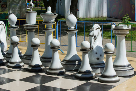 纹理背景。背景。在公园里的大棋。在公园里的地面上盘大棋