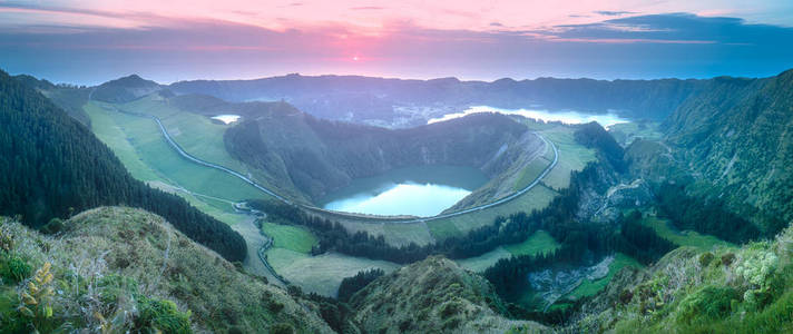 蓬塔德尔加达岛山地景观