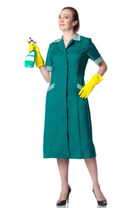 一个中年妇女, 斯拉夫的外观, 站在一个清洁女工的礼服, 在她的手玻璃清洁工。在白色背景上被隔离