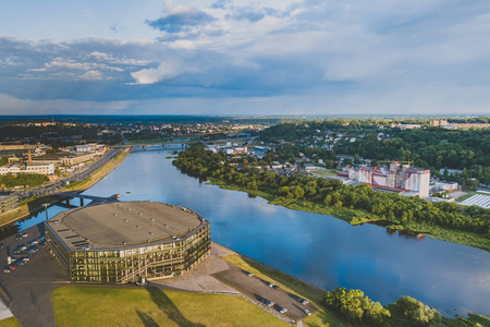 萨尔基利斯竞技场在立陶宛考纳斯的鸟瞰图。考纳斯是全国第二大城市, 历来是经济学术和文化的主要中心。