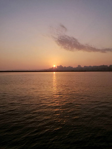 美丽的日落在城市在波尔图海港, 著名旅游目的地在西部阿尔加维, 葡萄牙