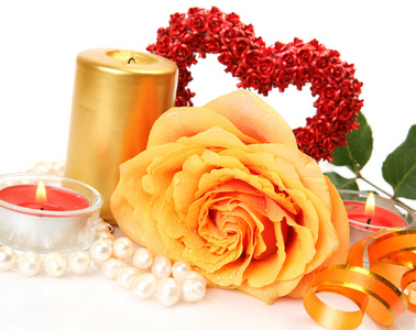 黄玫瑰和装饰品