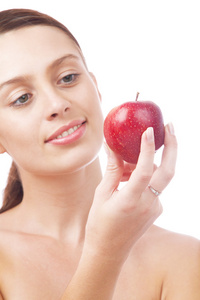 红苹果白背上年轻女子的肖像