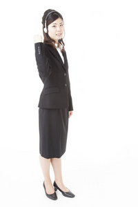 在以色列的老城市英亩的市场上, 一个妇女厨师