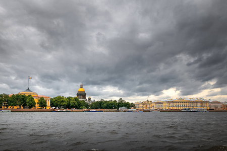 圣彼得堡, 俄罗斯2017年6月30日 城市全景在无河