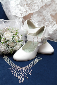 婚礼花束和鞋