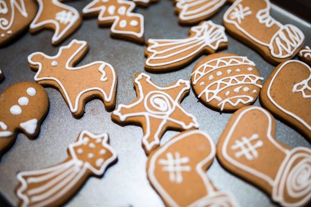 圣诞前夕装饰姜饼