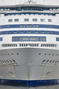 芬兰赫尔辛基港邮轮。旅游，旅游产生的背景