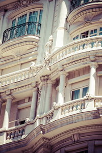 老建筑装饰在 gran 通过在马德里，西班牙