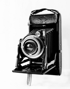 以下黑色复古电影相机从大约1900代初。折叠关闭的黑色胶片摄像机