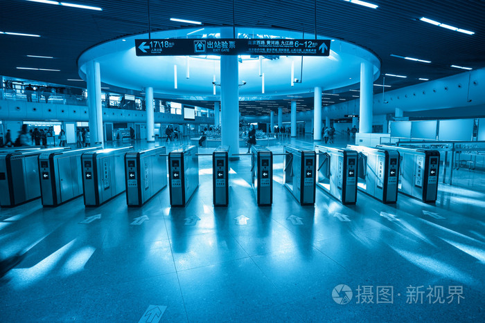 地铁入口门