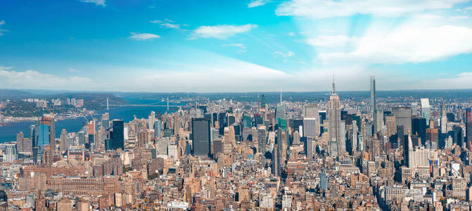日落时的纽约市鸟瞰图