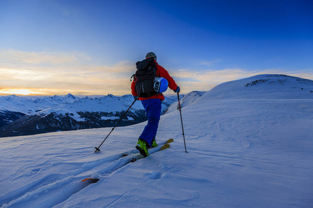 滑雪与惊人的看法瑞士著名山在美丽的冬天雪, 4 个谷, 韦尔比耶, 瑞士
