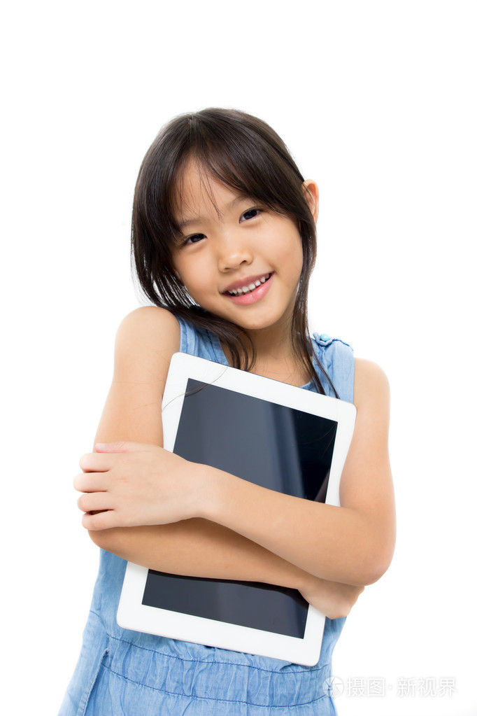 快乐的亚洲孩子与平板电脑