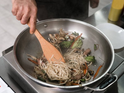 厨师工作餐馆厨房准备膳食