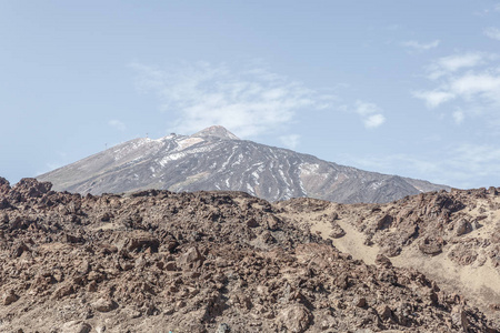 岩石和泰德火山的背景下, 在泰德国家公园, 加那利群岛, 在一个晴朗的日子