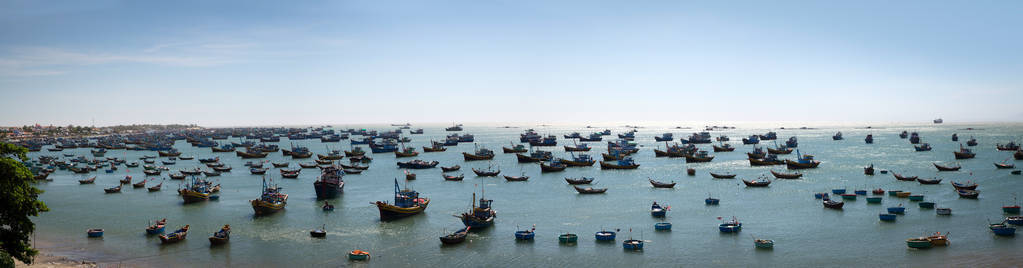 越南村渔船船日落灯