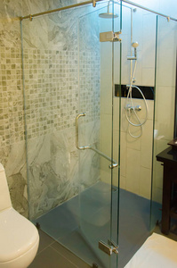 玻璃淋浴房图片