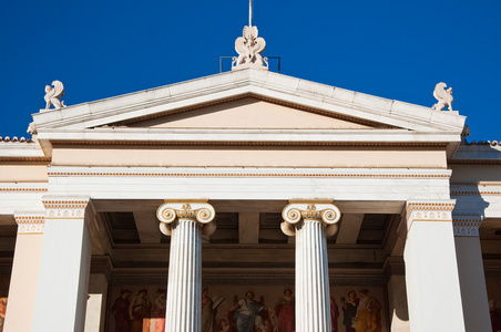 龟纹瓢虫的 pediment。雅典大学