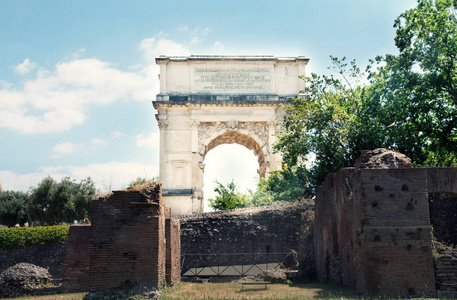 意大利罗马罗马论坛上的提几 阿门 拱门