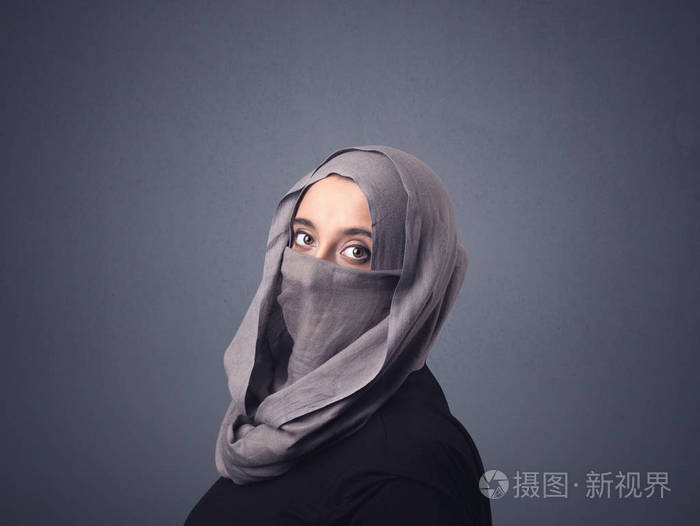戴着面纱的穆斯林女人