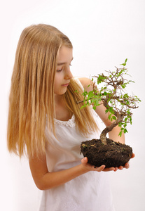 女孩播种植物