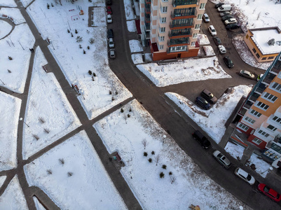 从俄罗斯莫斯科住宅楼庭院顶部看