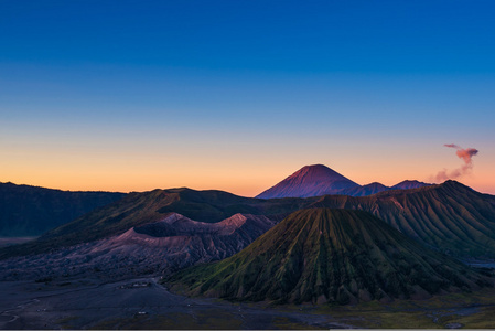 装载溴溴腾格里 semeru 国家公园的火山