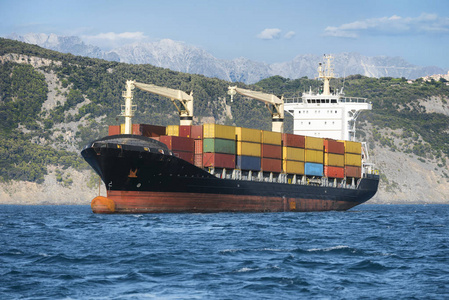 国际集装箱船的物流与货物运输图片
