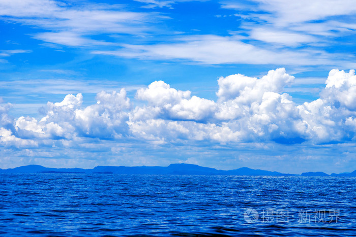 美丽的蓝天海景